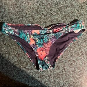 3/$20 🦋 Old Navy Floral Mid-Rise Bathing Suit Bottoms | Size: Medium